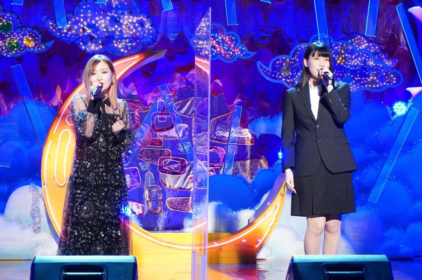 左から、荒牧陽子、紺野ぶるま。(c)フジテレビ