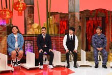 左からダブルアート真べぇ、デニス植野、おくりびと青木、雷ジャクソン高本。(c)カンテレ