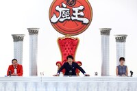 左から笑い飯・西田、千原ジュニア、竹上萌奈アナウンサー。(c)カンテレ