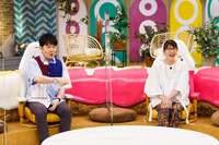 土田晃之と水野美紀。(c)CBC