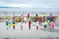 「逃走中～上陸！猛獣の島～」の出演者たち。(c)フジテレビ