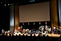 「優勝はネギゴリラ！」で一同がコケ、次の公演のため会場入りしていたネギゴリラが登場するという一連の流れは3度繰り返された。