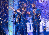 初恋クロマニヨンの優勝が決まった場面。