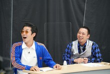 左からしずるKAƵMA、千鳥・大悟。