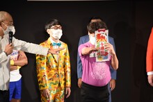 にゃんこスター・スーパー3助の小道具を奪い、“正月キョンシー”になる流れ星☆ちゅうえい。