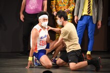 猫と飼い主を演じる（左から）サンシャイン池崎、オジンオズボーン篠宮。