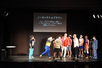 トム・ブラウン布川のツッコミ目当てで行列を作る一同。