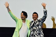 左から、小田井涼平、岩永洋昭。