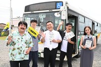 左から空気階段、アンタッチャブル、堀田茜。