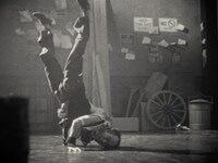 WebCM「やさしい無声エガ（映画）」編より。