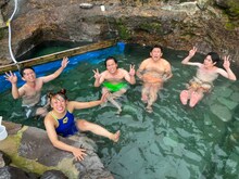 左から、有吉弘行、フワちゃん、狩野英孝、ビビる大木、平成ノブシコブシ吉村。(c)フジテレビ