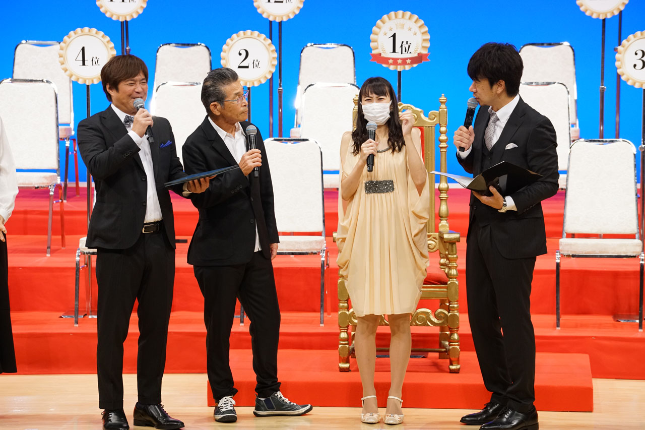 「吉本新喜劇座員総選挙」結果発表イベントの様子。