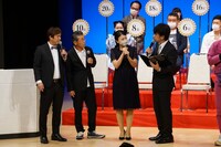「吉本新喜劇座員総選挙」結果発表イベントの様子。