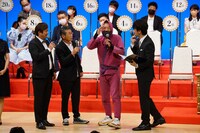 「吉本新喜劇座員総選挙」結果発表イベントの様子。