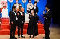 「吉本新喜劇座員総選挙」結果発表イベントの様子。