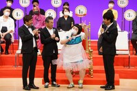 「吉本新喜劇座員総選挙」結果発表イベントの様子。
