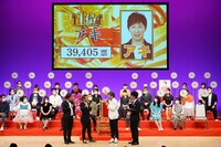 「吉本新喜劇座員総選挙」結果発表イベントの様子。