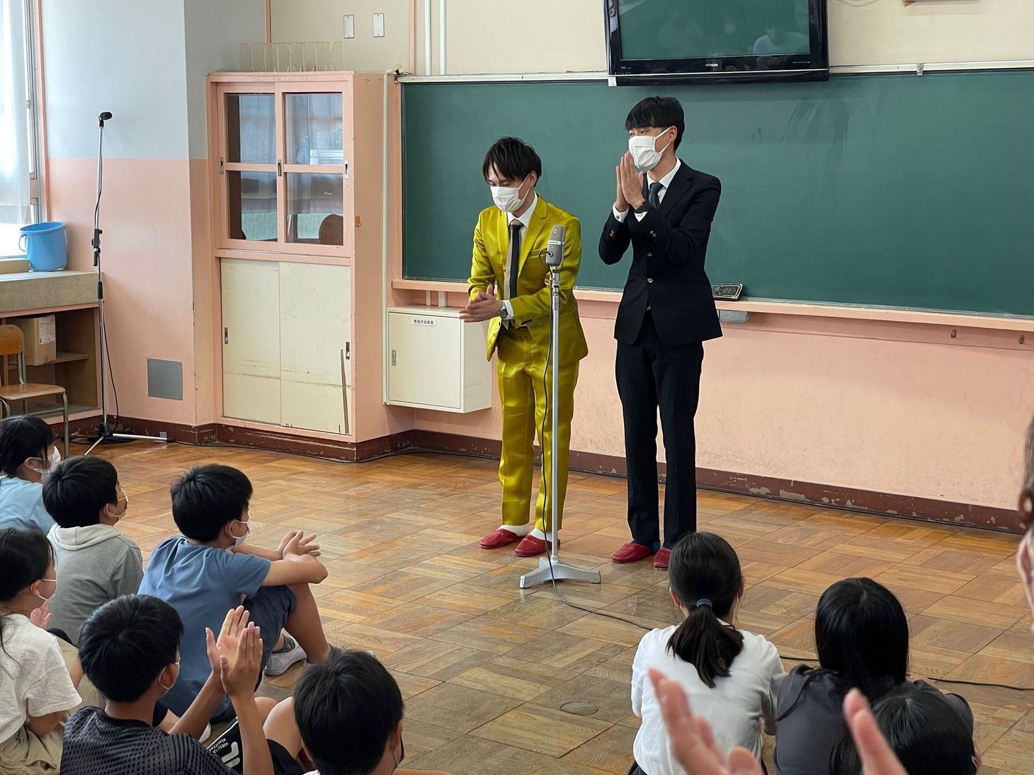 「漫才ワークショップ」を実施した祇園。