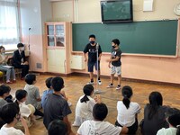 よしもとラジオ高校らじこー課外授業「漫才ワークショップ」の様子。