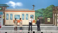 「よしもと新喜劇『グッドバイ、別れの最終列車』」のワンシーン。
