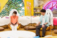 左から、鷲見玲奈、よゐこ濱口。(c)CBC