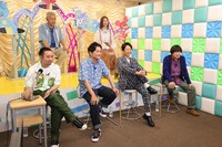 「1周だけバイキング」挑戦を見つめる出演者たち。(c)テレビ朝日