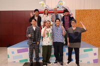 テレビ朝日の番組コラボSP内「テレビ千鳥」ブロックの「1周だけバイキング」に出演する（前列左から）有吉弘行、千鳥、ロンドンブーツ1号2号・田村淳、（後列左から）博多華丸、朝日奈央、ロンドンブーツ1号2号・田村亮、蛍原徹。(c)テレビ朝日