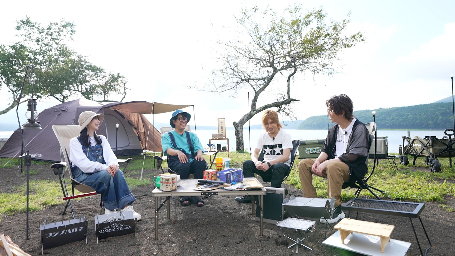 左から、TOMOMI、阿諏訪泰義、鬼龍院翔、喜矢武豊。