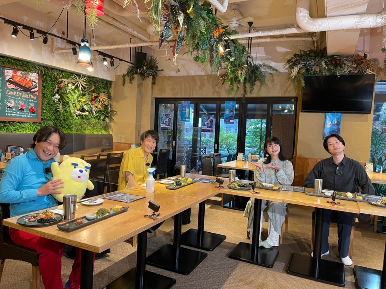「千原ジュニアのヘベレケ」に出演する（左から）永野、千原ジュニア、相席スタート。(c)東海テレビ