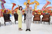 弘中綾香アナウンサー(左)東野幸治。(c)テレビ朝日
