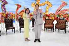 弘中綾香アナウンサー（左）東野幸治。(c)テレビ朝日