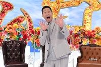 千鳥ノブの代打でMCを務める東野幸治。(c)テレビ朝日