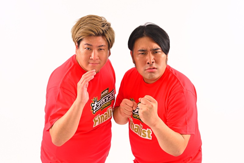 ビスケットブラザーズ。左から、きん、原田。(c)TBS