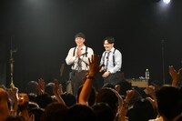 お笑いライブとはまた違った観客のリアクションに喜ぶオズワルド。