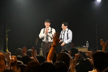 お笑いライブとはまた違った観客のリアクションに喜ぶオズワルド。