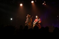 Ｔ字路sによるライブの様子。