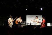 観客から募った言葉で歌詞を作り、この場で新曲を完成させていくオズ路s。