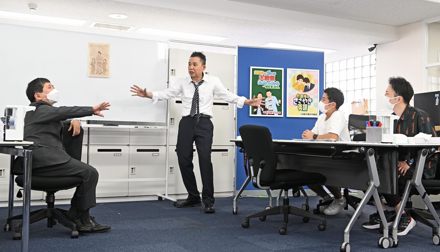 爆笑問題公式YouTubeチャンネル「テレビの話」収録のワンシーン。