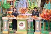 清水麻椰アナウンサーと浜田雅功（右）。