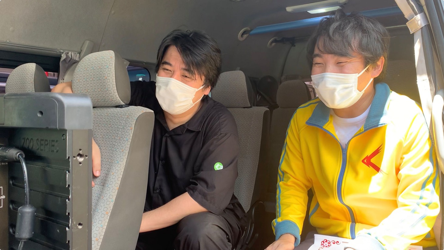 佐久間宣行プロデューサー（左）とランジャタイ国崎（右）。