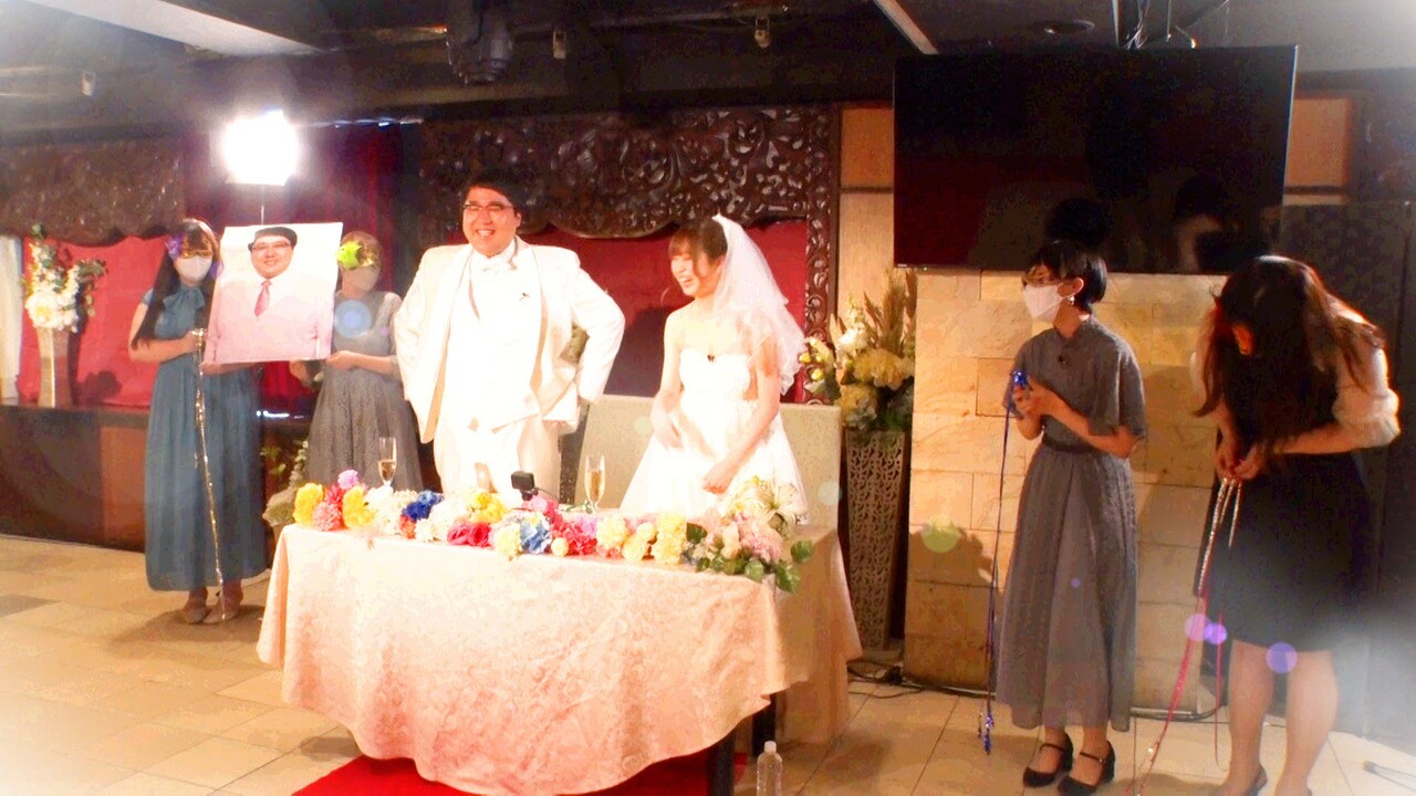 マヂカルラブリー村上の披露宴リハーサルに「村上ガールズ」が乱入するワンシーン。(c)テレビ朝日