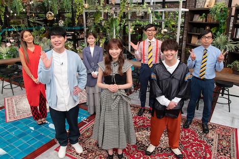 前列左から、麒麟・川島、指原莉乃、有岡大貴（Hey! Say! JUMP）。後列左から、池田美優、小芝風花、こがけん、おいでやす小田。
