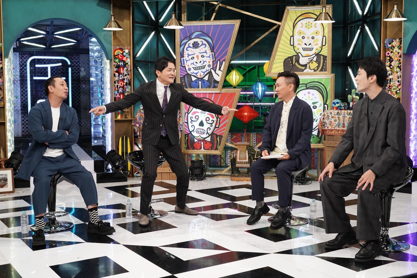 左から千鳥、かまいたち。(c)日本テレビ