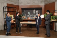 左から千鳥、かまいたち。(c)日本テレビ