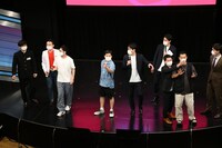 野鳥の会のように会場の挙手数を数えるやさしいズ佐伯、サンシャインのぶきよ、コットンきょんの表情は頼もしい。