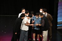 真剣に数を確認しあう一同。