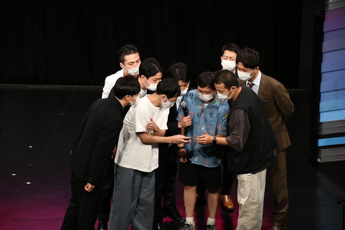 真剣に数を確認しあう一同。