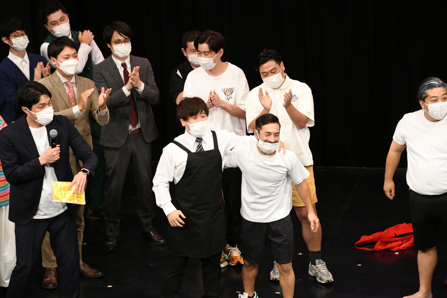 優勝を喜ぶいぬ。