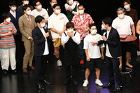 「キングオブコント」では決してしゃべるなと釘を刺されるいぬ。