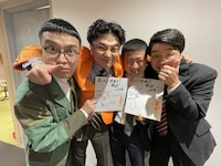 左からカナメストーン、サスペンダーズ。